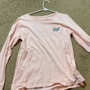 Medium pink vineyard vines shirt